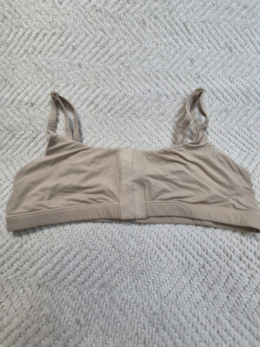 SKIMS Fits Everybody Adaptive Scoop Bralette in women's size Medium.